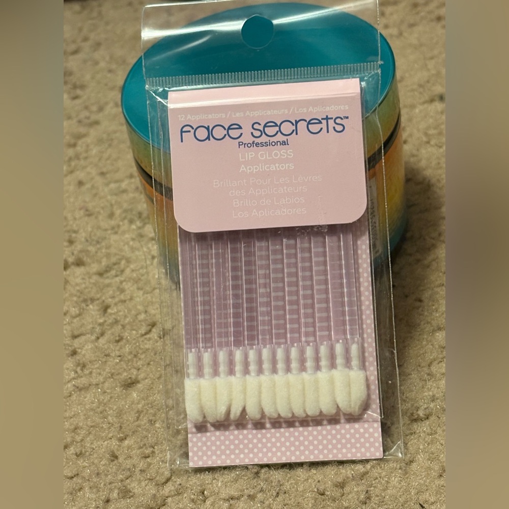 NWT Face Secrets Professional set of 12 lip gloss applicators